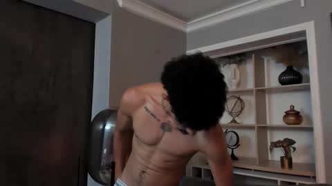 Snapshot of lukeetaylor_ chatting on October 25, 12:18 pm Luke Taylor online show from October 25, 12:18 pm