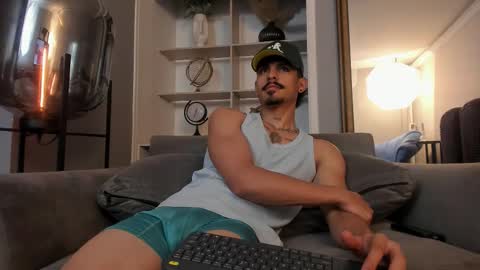 Snapshot of lukeetaylor_ chatting on October 29, 11:24 am Luke Taylor online show from October 29, 11:24 am