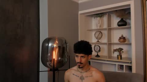 Snapshot of lukeetaylor_ chatting on October 28, 11:23 am Luke Taylor online show from October 28, 11:23 am