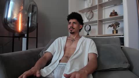 Snapshot of lukeetaylor_ chatting on October 16, 1:19 pm Luke Taylor online show from October 16, 1:19 pm