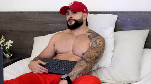 Snapshot of lukhass chatting on October 18, 2:05 am Lukhas f4f online show from October 18, 2:05 am