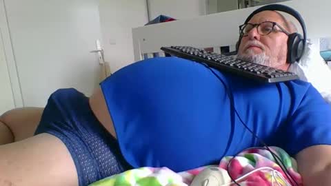 Snapshot of luley58 chatting on December 24, 12:33 pm luley58 online show from December 24, 12:33 pm