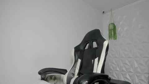 lunay_bigcock420 online show from March 15, 8:44 am