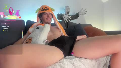 Snapshot of lustfullooking chatting on October 15, 5:15 am lustfullooking online show from October 15, 5:15 am