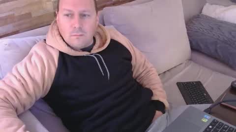 lustonfan online show from April 27, 12:35 pm