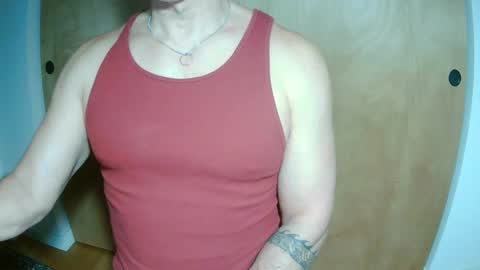 Snapshot of luvzjerkingoff chatting on March 10, 1:43 pm luvzjerkingoff online show from March 10, 1:43 pm