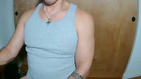 Snapshot of luvzjerkingoff chatting on February 5, 8:32 am luvzjerkingoff online show from February 5, 8:32 am