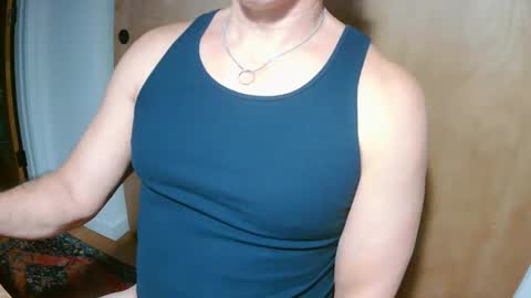Snapshot of luvzjerkingoff chatting on January 6, 1:19 pm luvzjerkingoff online show from January 6, 1:19 pm