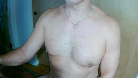 Snapshot of luvzjerkingoff chatting on December 27, 4:11 pm luvzjerkingoff online show from December 27, 4:11 pm