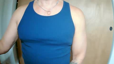 Snapshot of luvzjerkingoff chatting on December 6, 10:52 pm luvzjerkingoff online show from December 6, 10:52 pm
