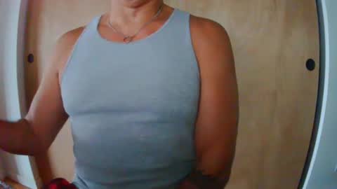 Snapshot of luvzjerkingoff chatting on December 2, 11:27 pm luvzjerkingoff online show from December 2, 11:27 pm