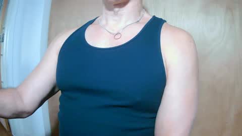 Snapshot of luvzjerkingoff chatting on February 27, 3:05 pm luvzjerkingoff online show from February 27, 3:05 pm