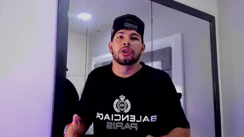 lyam_saenz online show from November 23, 12:32 am