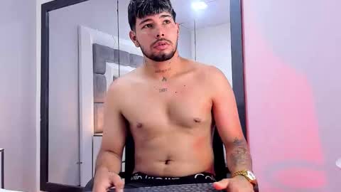 lyam_saenz online show from November 16, 10:34 pm