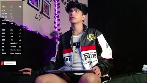 Snapshot of lylebennett_ chatting on January 31, 10:31 am Lyle Bennett Freelance Model online show from January 31, 10:31 am