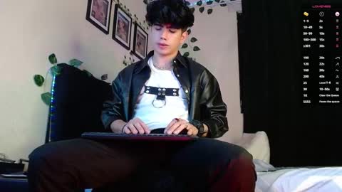 Snapshot of lylebennett_ chatting on March 4, 10:57 am Lyle Bennett Freelance Model online show from March 4, 10:57 am