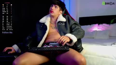 Snapshot of lylebennett_ chatting on September 17, 12:50 pm Lyle Bennett Freelance Model online show from September 17, 12:50 pm