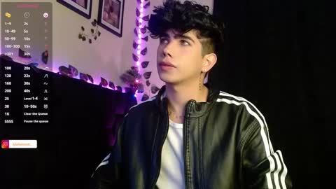 Snapshot of lylebennett_ chatting on January 23, 10:11 am Lyle Bennett Freelance Model online show from January 23, 10:11 am