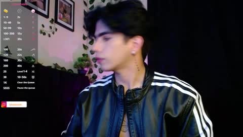 Snapshot of lylebennett_ chatting on February 3, 9:30 am Lyle Bennett Freelance Model online show from February 3, 9:30 am