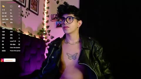 Snapshot of lylebennett_ chatting on February 1, 9:54 am Lyle Bennett Freelance Model online show from February 1, 9:54 am