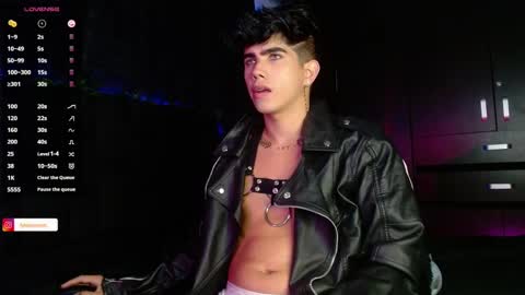 Snapshot of lylebennett_ chatting on January 18, 10:17 am Lyle Bennett Freelance Model online show from January 18, 10:17 am