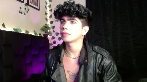 Snapshot of lylebennett_ chatting on January 30, 10:19 am Lyle Bennett Freelance Model online show from January 30, 10:19 am