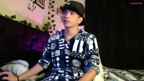 Snapshot of lylebennett_ chatting on February 17, 12:59 pm Lyle Bennett Freelance Model online show from February 17, 12:59 pm