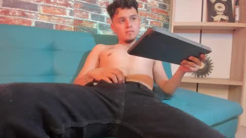 Snapshot of lyon_069 chatting on October 8, 3:38 pm Andrew online show from October 8, 3:38 pm