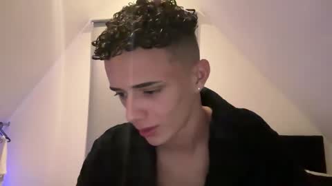 Snapshot of lz_britboy chatting on February 12, 10:26 pm NEW Leo lz britboy online show from February 12, 10:26 pm