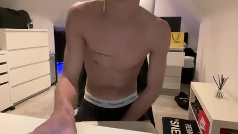 Snapshot of lz_britboy chatting on February 6, 10:00 pm NEW Leo lz britboy online show from February 6, 10:00 pm