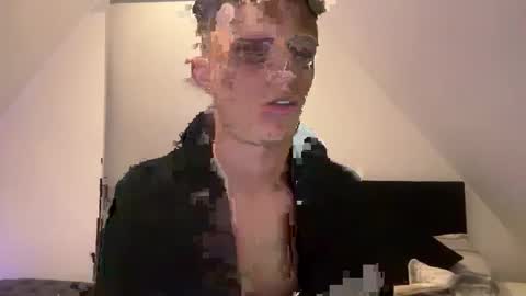 Snapshot of lz_britboy chatting on February 11, 10:18 pm NEW Leo lz britboy online show from February 11, 10:18 pm