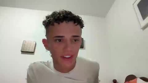 Snapshot of lz_britboy chatting on February 17, 10:47 pm NEW Leo lz britboy online show from February 17, 10:47 pm