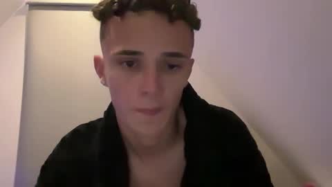 Snapshot of lz_britboy chatting on March 5, 10:23 pm NEW Leo lz britboy online show from March 5, 10:23 pm