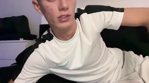 Snapshot of lz_britboy chatting on October 16, 5:10 pm NEW Leo lz britboy online show from October 16, 5:10 pm
