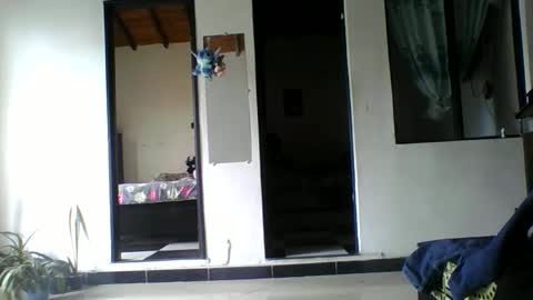 Snapshot of m0ntana777 chatting on September 19, 5:35 pm m0ntana777 online show from September 19, 5:35 pm