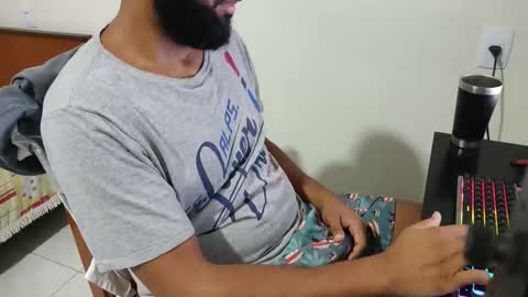 m0ren01995 online show from April 19, 2:11 am