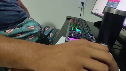 m0ren01995 online show from April 3, 1:13 am