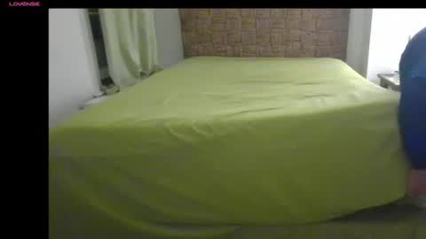 Snapshot of m54whrdn2 chatting on October 12, 2:27 am m54whrdn online show from October 12, 2:27 am