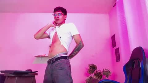 Max online show from April 9, 2:01 pm