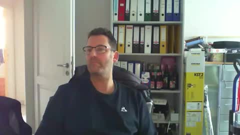 macfly67 online show from November 29, 8:49 am