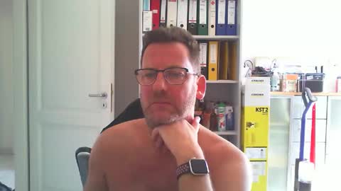 macfly67 online show from April 27, 9:28 am