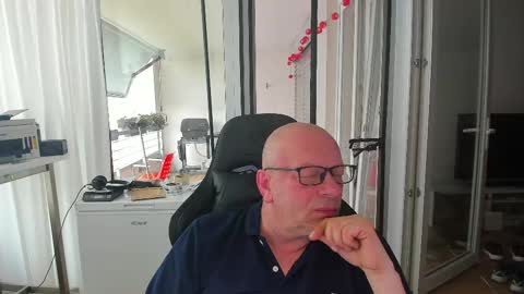 Andy online show from April 28, 5:56 am