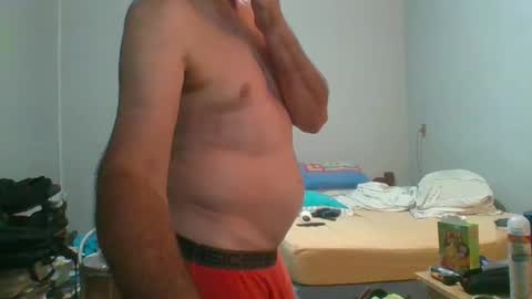 Snapshot of machoalex chatting on January 1, 5:33 am MACHOLIVRE online show from January 1, 5:33 am