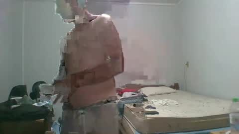Snapshot of machoalex chatting on February 17, 2:42 am MACHOLIVRE online show from February 17, 2:42 am