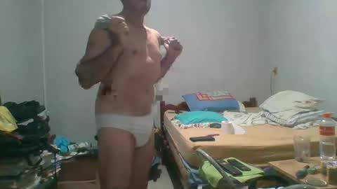 Snapshot of machoalex chatting on January 1, 11:40 pm MACHOLIVRE online show from January 1, 11:40 pm