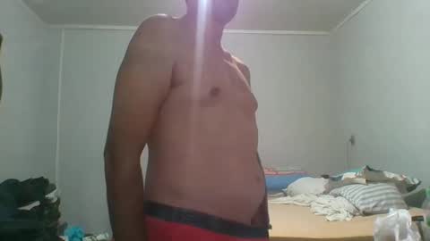 Snapshot of machoalex chatting on December 31, 5:33 am MACHOLIVRE online show from December 31, 5:33 am