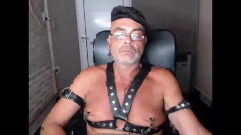 MACHO BUSCADOR online show from February 6, 3:27 am