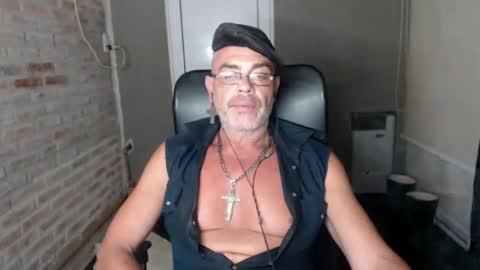 MACHO BUSCADOR online show from March 2, 1:47 am