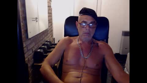 MACHO BUSCADOR online show from October 10, 3:55 am