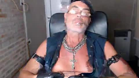 MACHO BUSCADOR online show from January 17, 3:23 am